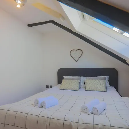 Luxattic *