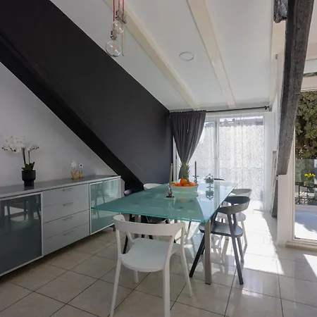 Luxattic *