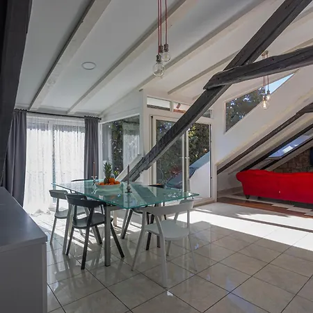 Luxattic Apartment Split