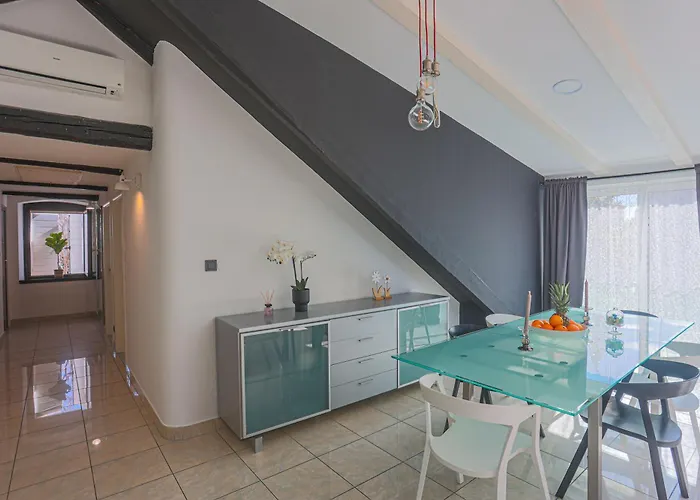 Apartment Luxattic *