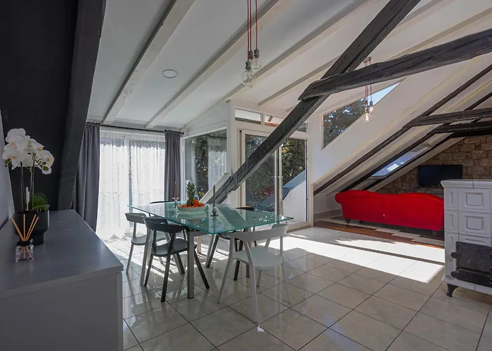 Luxattic Apartment Split