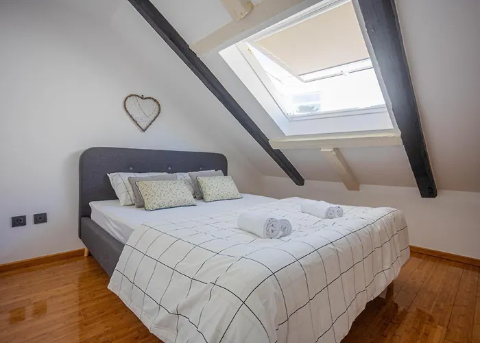 Luxattic Apartment Split