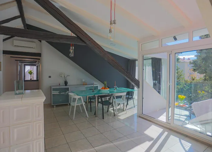 Luxattic Apartment Split